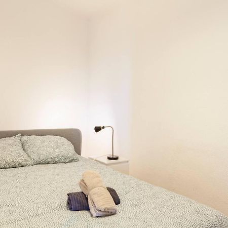 Relax In Lisbon For 4 People With Terrace And Parking Leilighet Eksteriør bilde