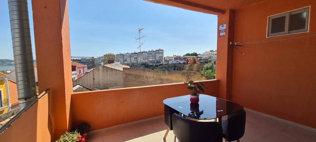Relax In Lisbon For 4 People With Terrace And Parking Leilighet Eksteriør bilde