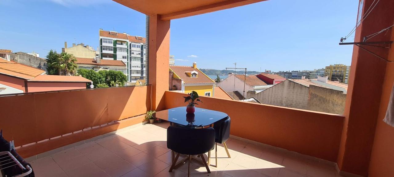 Relax In Lisbon For 4 People With Terrace And Parking Leilighet Eksteriør bilde