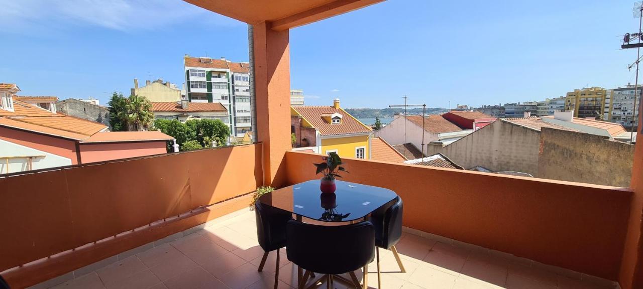 Relax In Lisbon For 4 People With Terrace And Parking Leilighet Eksteriør bilde