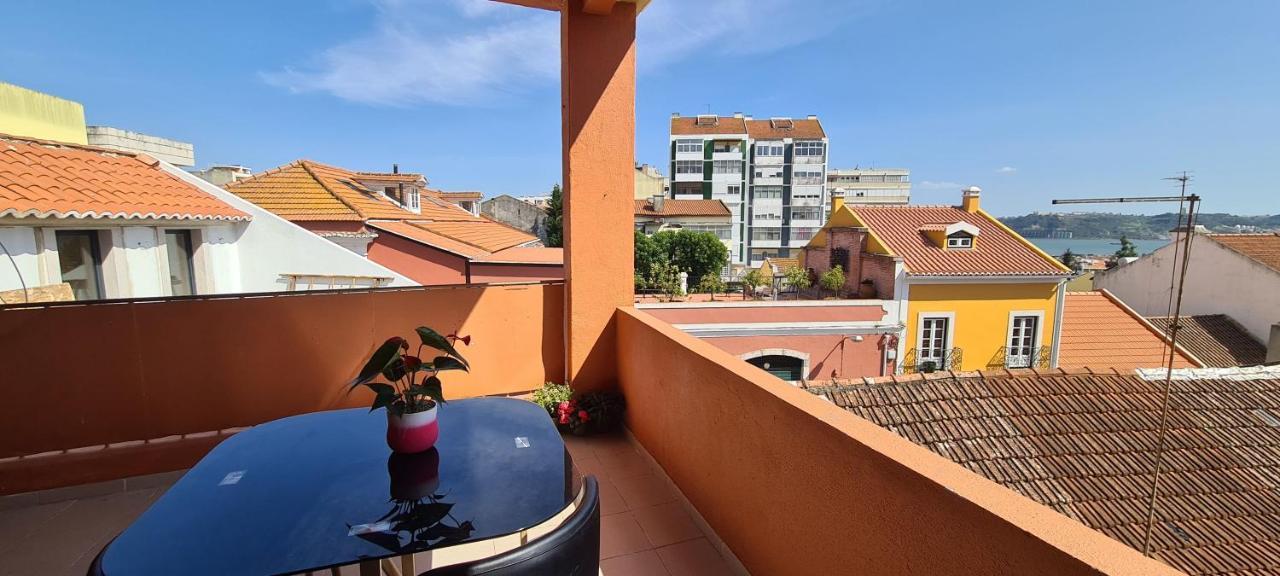 Relax In Lisbon For 4 People With Terrace And Parking Leilighet Eksteriør bilde